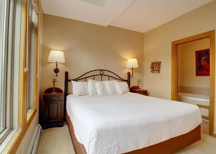 4 Bedrooms Apartment *