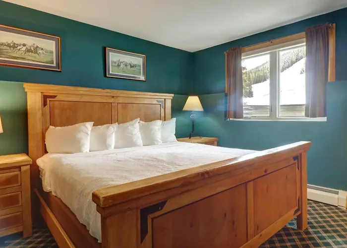 4 Bedrooms Apartment *
