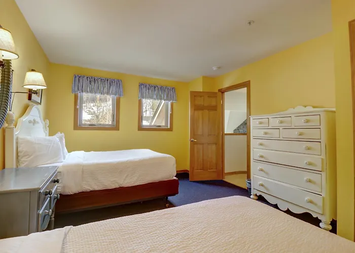 4 Bedrooms Apartment *