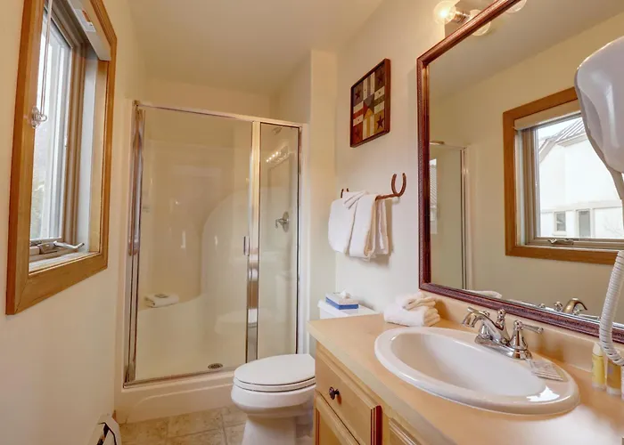 4 Bedrooms Apartment *